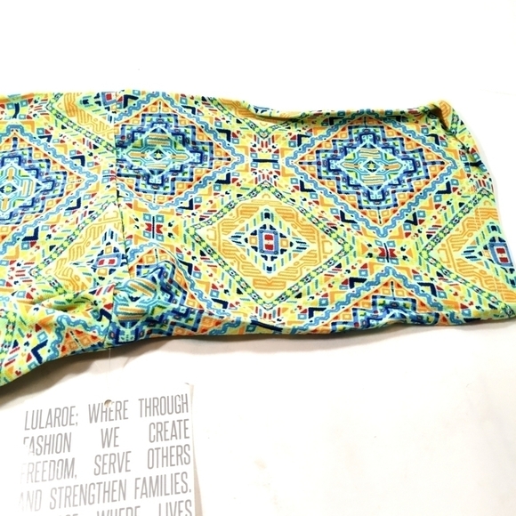 Lula Roe women's tee blouse shorts sleeves high low multi color Size: S - Picture 6 of 8